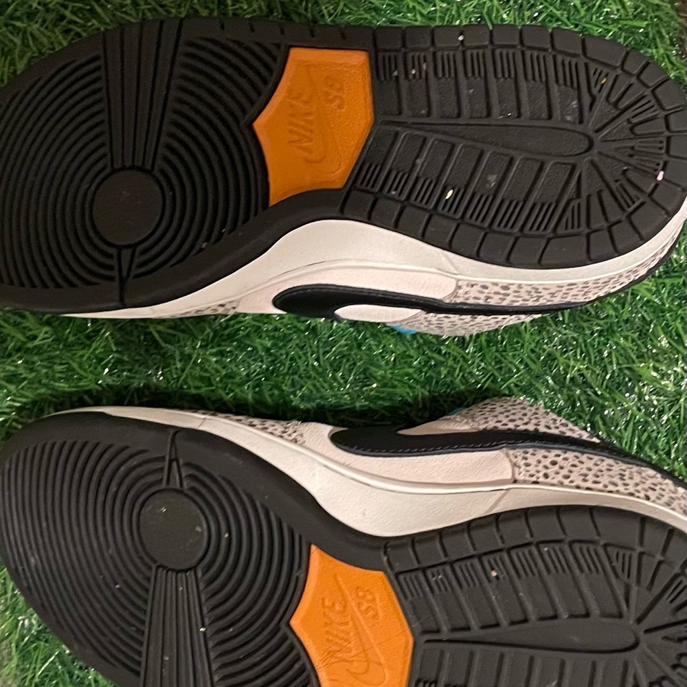 Nike Kids' Speckled Black and White Sneakers with Blue Laces - Picture 7 of 7